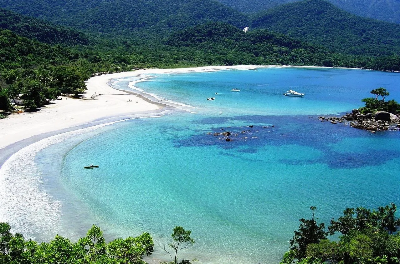 Playa en Ilhabela cerca de San Pablo