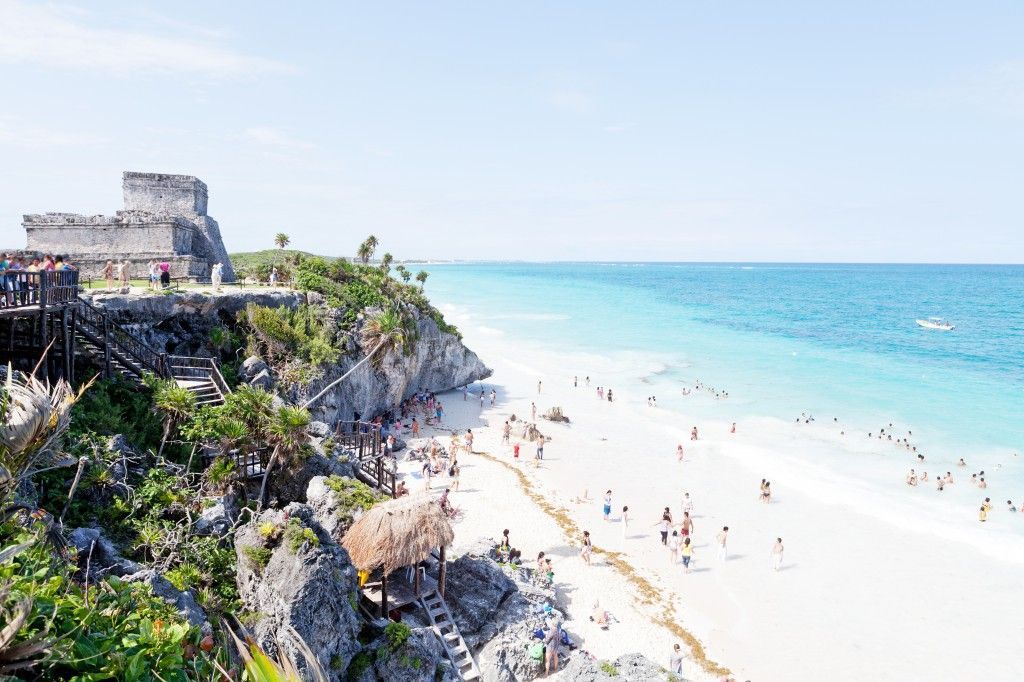 Ruinas y playa en la Riviera Maya