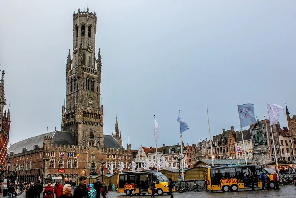 Belfort, campanario en la Plaza Mayor de Brujas