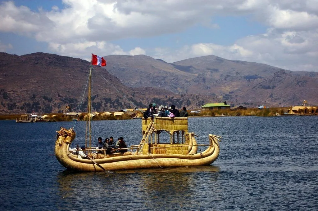 Embarcación en el lago Titicaca