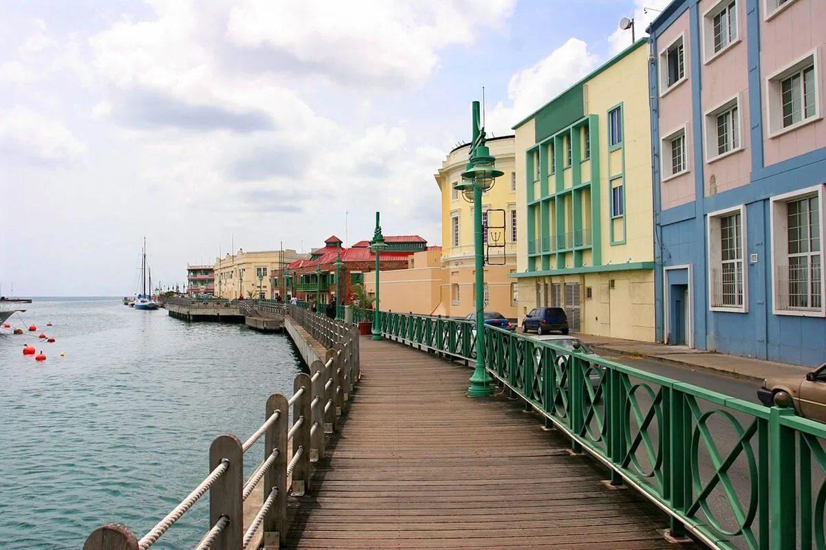 Bridgetown, la bella ciudad en medio de la isla