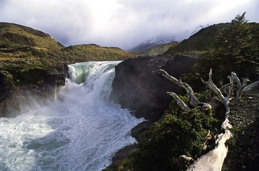 cascada-en-torres-del-paine-chile