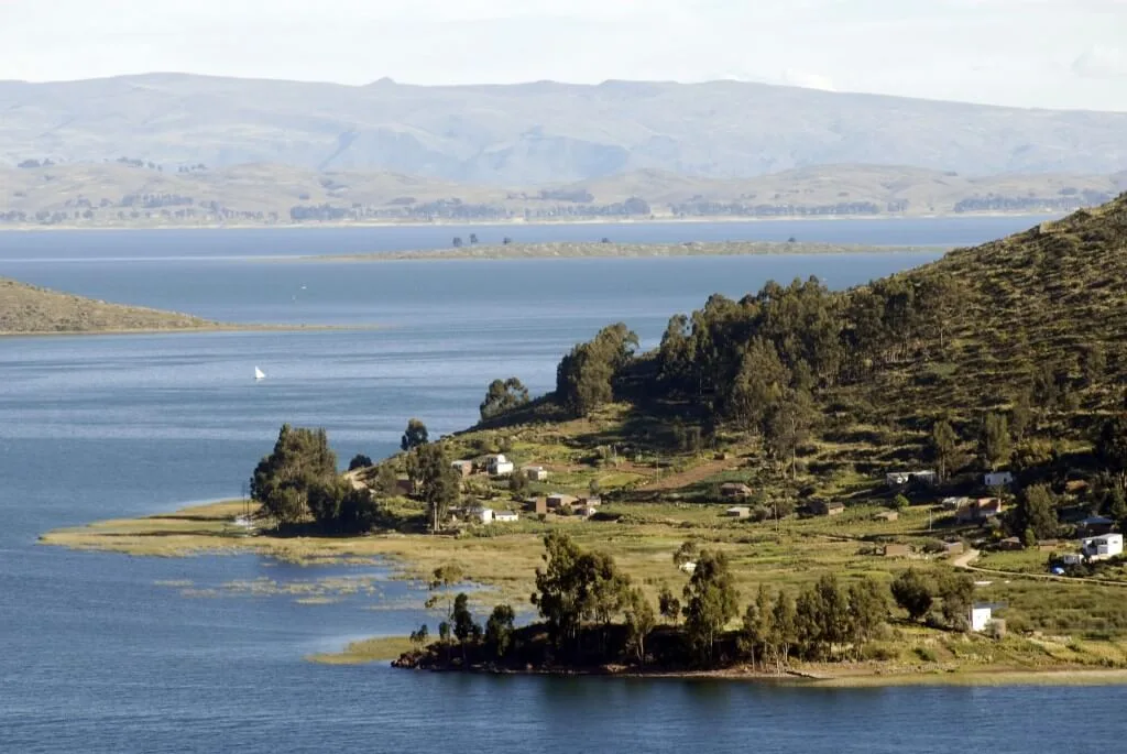 Orillas del Lago Titicaca en Bolivia