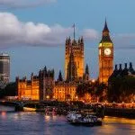 Vista nocturna del Big Ben en Londres
