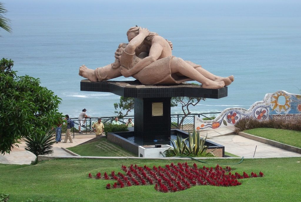 Turismo en el Parque del Amor de Lima
