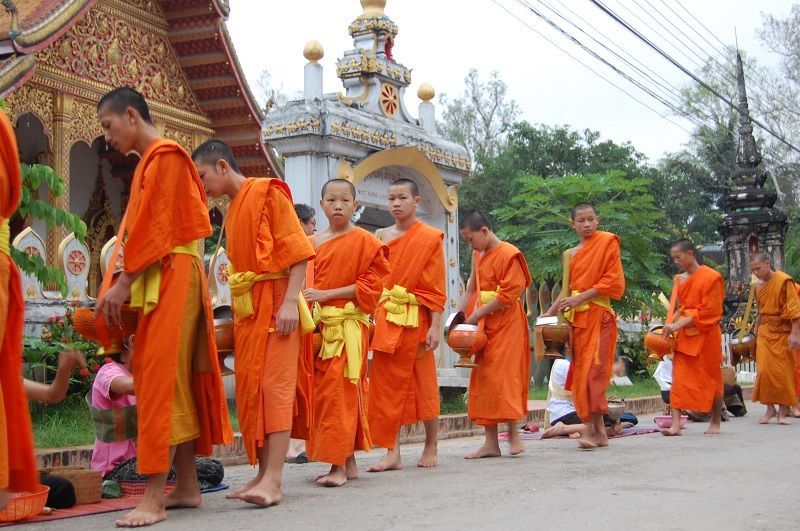 Procesión de Monjes en Luang Prabang