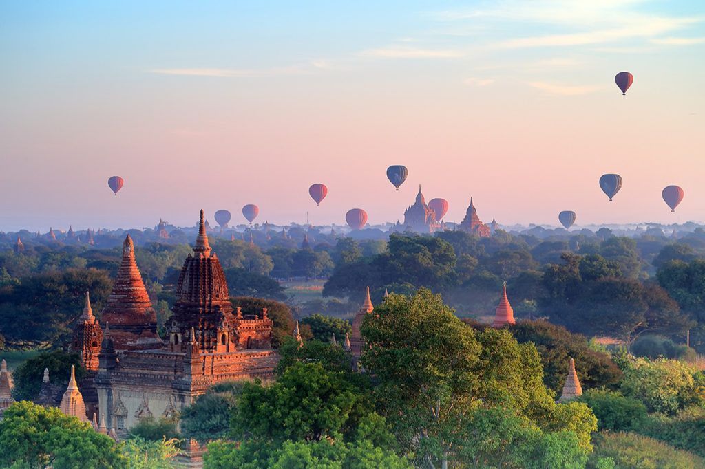 La mejor postal de Myanmar: Bagan, sus templos y el sol